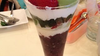 パフェのフルーツがおいしいです。