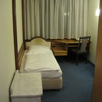 Regent Hotel の客室です。シンプルで、清潔です。