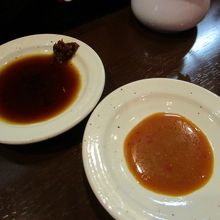 たれは2種類　味噌と酢醤油