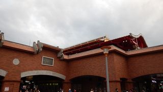 宮殿風の立派な建物