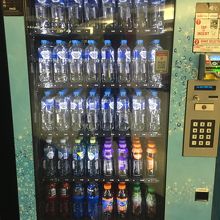 自販機。当然ですが、オーストラリアドルしか使えません！