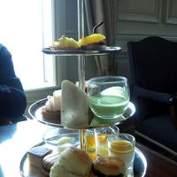 ラウンジでのアフタヌーンティ