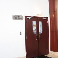 バスターミナル入り口。日本の感覚では怪しい感じ？