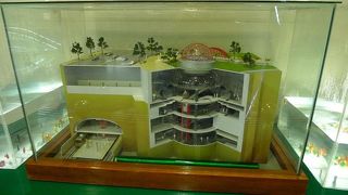 美しいドームの駅