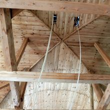 鐘につながる縄