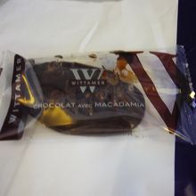 お店にはもちろんほかの商品もたくさんあります．