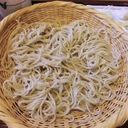 「翁」仕込みの蕎麦を地元の名水でうつ