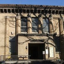 古いレンガ造りの立派な建物です