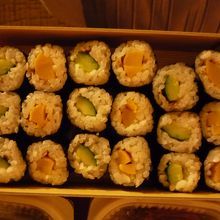 稲荷もおいしかったですが，巻物も良かったです．