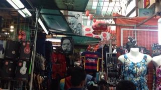 お店ぎっしり！ぶらぶら歩きが楽しいアーケード。