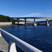 海の上のループ橋