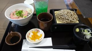 フードコートにありそうなお店です