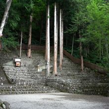 客席が石階段になっています