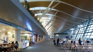 新しくてきれいな空港です