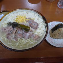 セットの普通盛りです