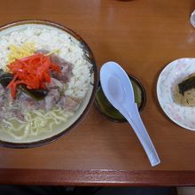 紅生姜を乗っけて食べるとおいしいとのことで自分も乗せました