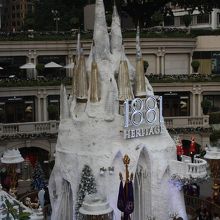 メインのイルミネーションを上から望む