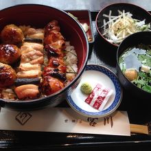 焼鳥丼　９８０円