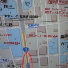 銀座の中央を、国道の銀座中央通りが貫いている地図です。