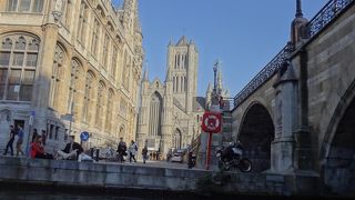 レイエ川の東岸