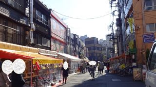 ここは飲み屋通り。