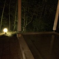 ちょっと温度が高めの露天風呂は外の風が気持ちいいですよ。