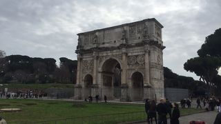 コロッセオの横にあります