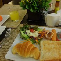 朝食は地下のレストラン。連日あまり変わり映えしませんでした。