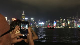 100万ドルの夜景＋レーザー光線＋アンティーク香港船の共演
