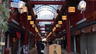 メロンパンの店の前は賑わっていました。