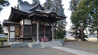 田んぼの中の神社
