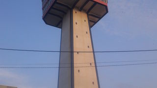 昭和の香りのするタワーが東尋坊によく似合う