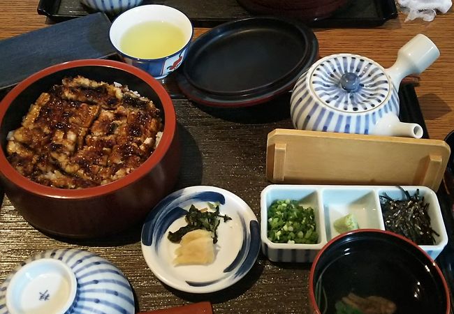 会社のメンバーで食べたひつまぶし