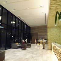 タワー1側から見たロビーの写真です