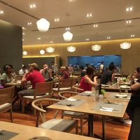 朝食会場、9時半位に行ってもこの込みよう。