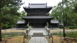 「博多の仙さん」で有名な禅寺