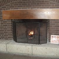 ロビーの暖炉で薪が燃えていてホッと出来ます