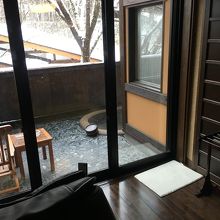 部屋から外を望む