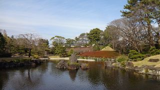 清々しい池泉回遊式庭園