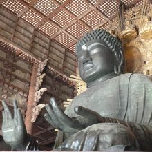 奈良の大仏こと盧舎那仏。