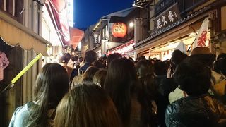 混雑する清水坂