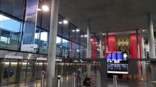 成田からバルセロナに行く乗り継ぎで利用