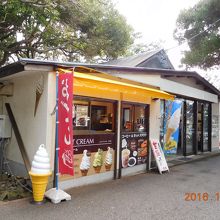 灯台前の売店