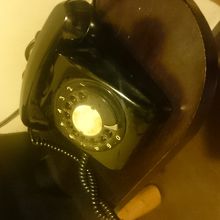 オーダーはこの黒電話で！！