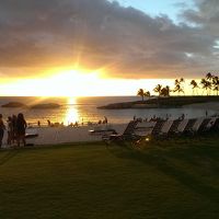 ホテルのビーチから望む夕日
