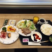 HOTEL AZ 福岡飯塚店、朝食バイキング。