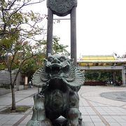 龍山寺の前に広がる公園というか広場。