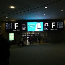 “F”がアメリカンのゲート。