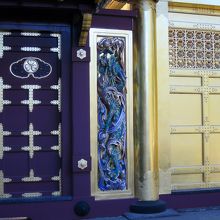 こちらは、頭が上にある「降り龍」