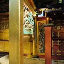 「昇り龍」・「降り龍」の意匠も参道側とは違うものでした